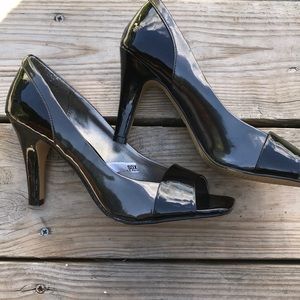 8M Merona pumps.
